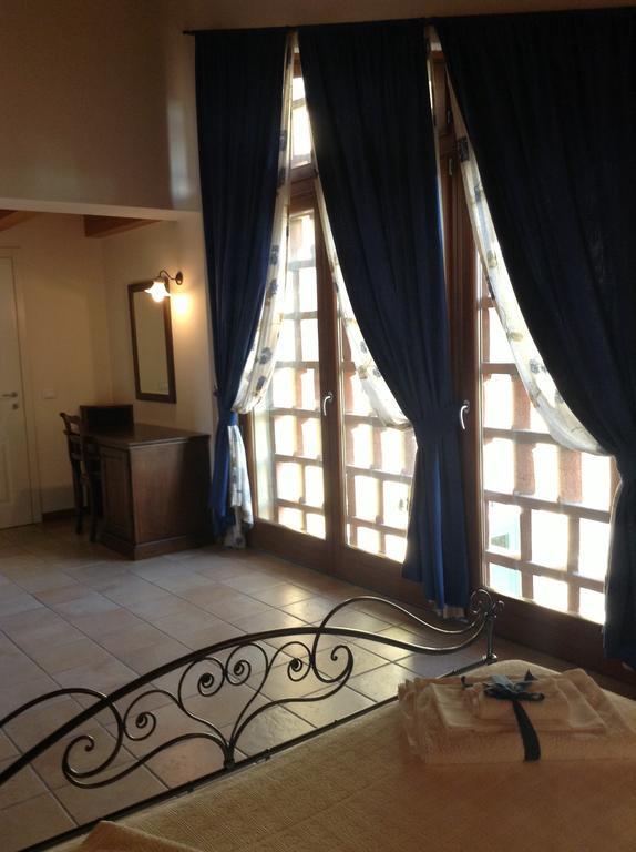 Agriturismo Anna Caterina Hotel Кастелнуово дел Гарда Стая снимка